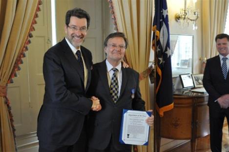U.S. Ambassador to the Czech Republic, Norman Eisen, presents Dr. Losiewicz the Civilian Meritorious Service Medal in Prague.